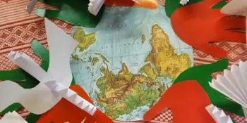 Смеются дети и цветут сады...