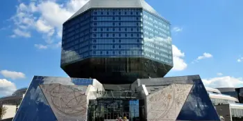 В сокровищнице для книг...